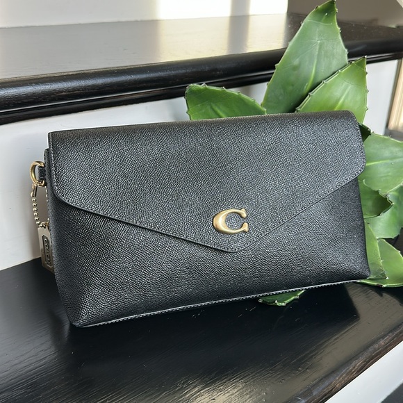COACH Crossgrain Leather Wyn Clutch clean like new large - Picture 1 of 14